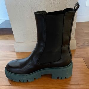 Nine West Rives Chelsea Lug Sole booties 8 - Black/Blue - Worn Once